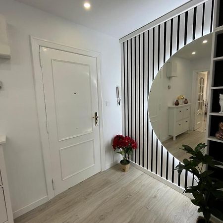 Apartamentos C&E ハーロー エクステリア 写真