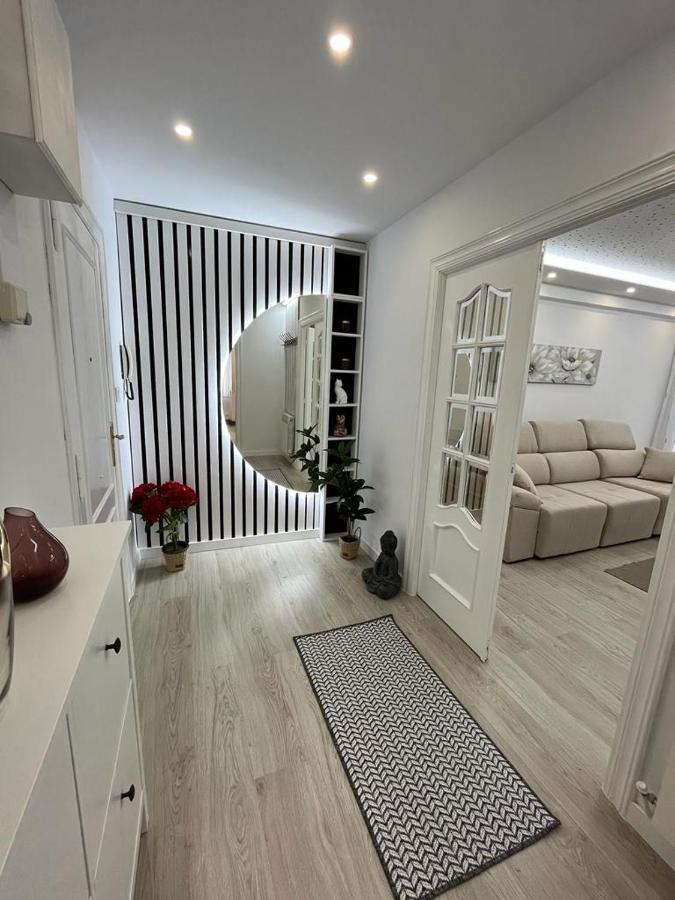 Apartamentos C&E ハーロー エクステリア 写真