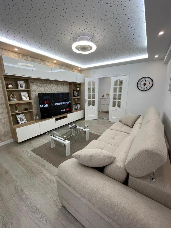 Apartamentos C&E ハーロー エクステリア 写真