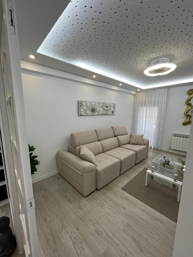 Apartamentos C&E ハーロー エクステリア 写真